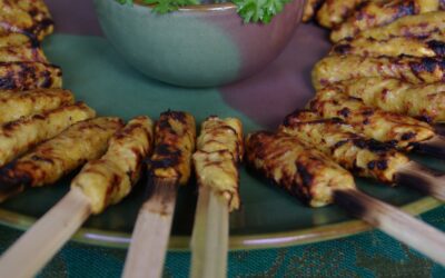 Sate Lilit Ayam – Indonesische gegrillte Hähnchen-Sticks mit Erdnuss-Sauce